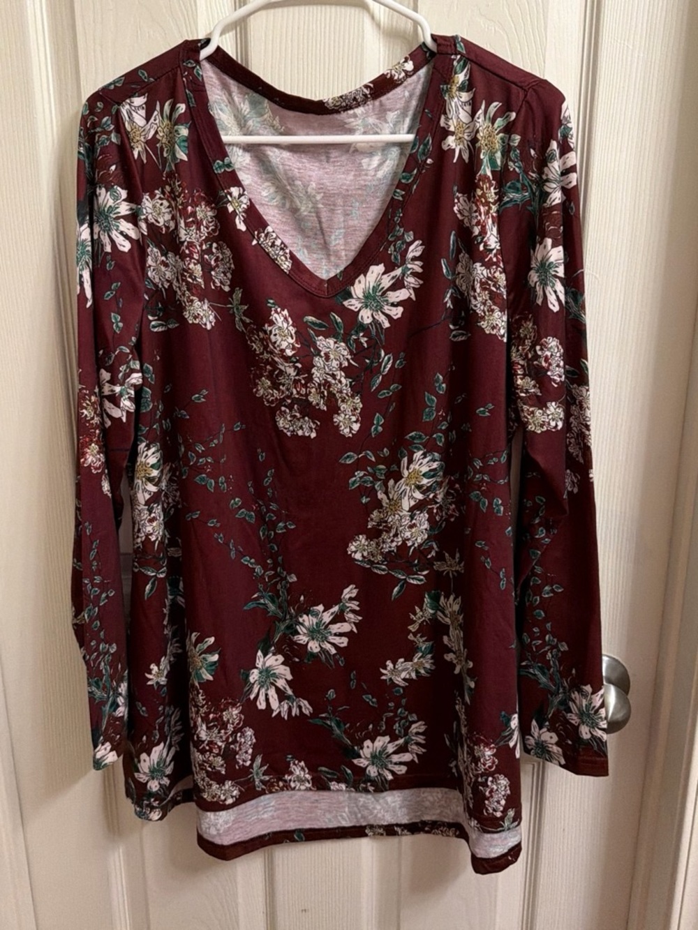 Women's V-Neck Floral Long-Sleeve Blouse - Burgundy